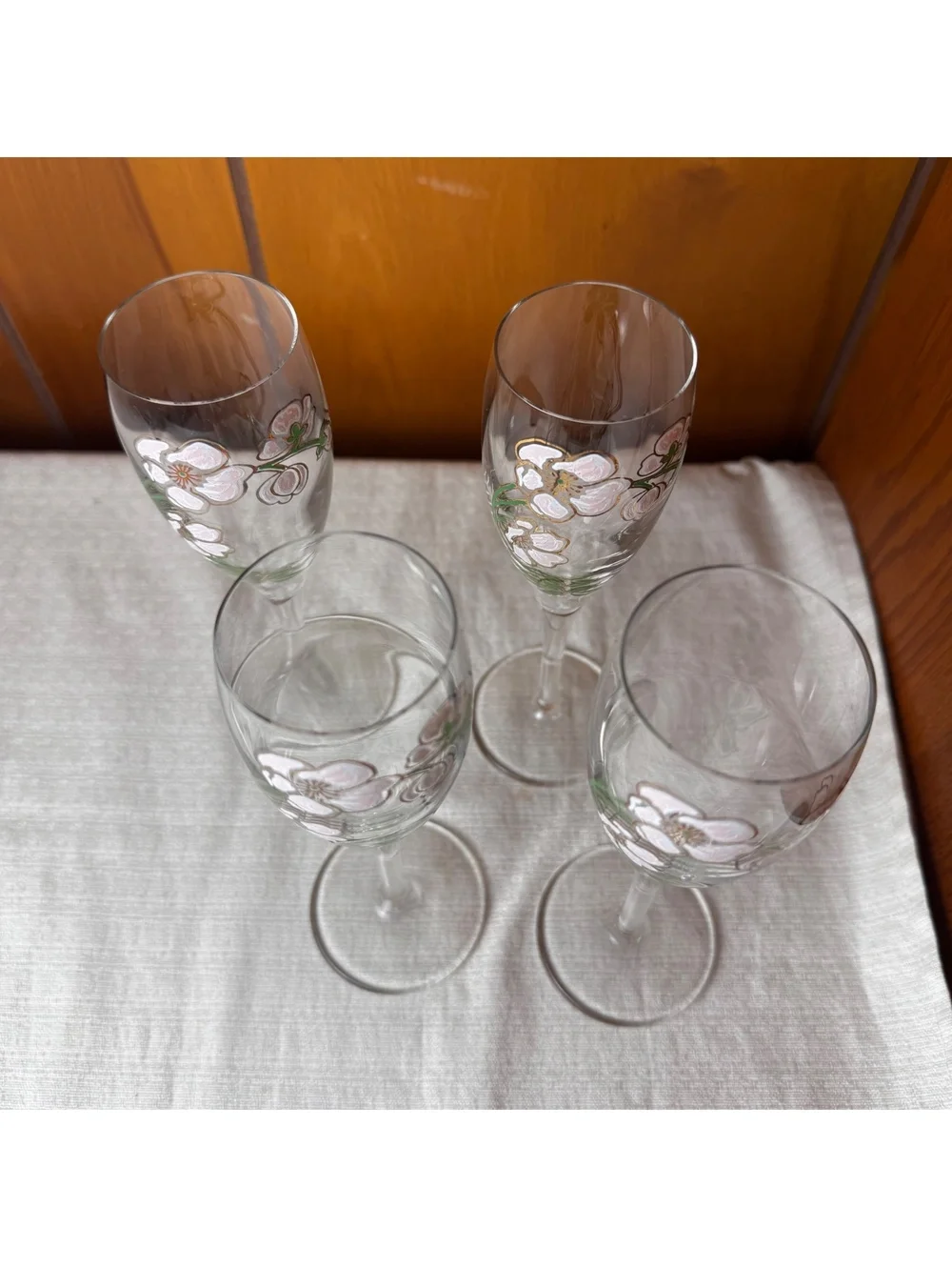 Vintage Hand Painted Floral Champagne Flutes Set Of 4 White Blossom Glasses - Picture 5 of 6